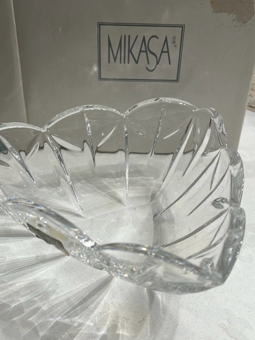 Mikasa Crystal Clear Scalloped Glass Decorative Bowl